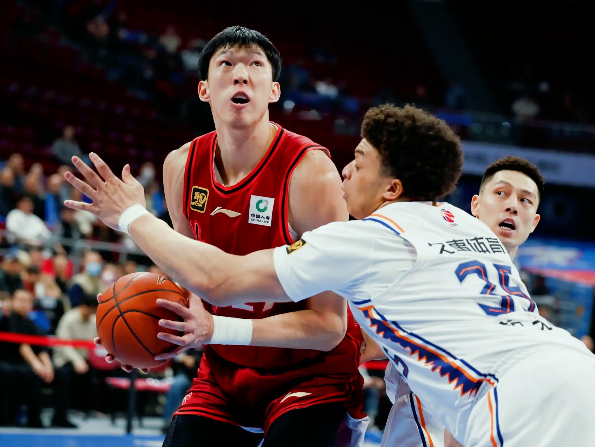 冲刺阶段CBA季后赛焦点战；上海申花调整名单；赛场秩序良好；纪律约束更严格的简单介绍