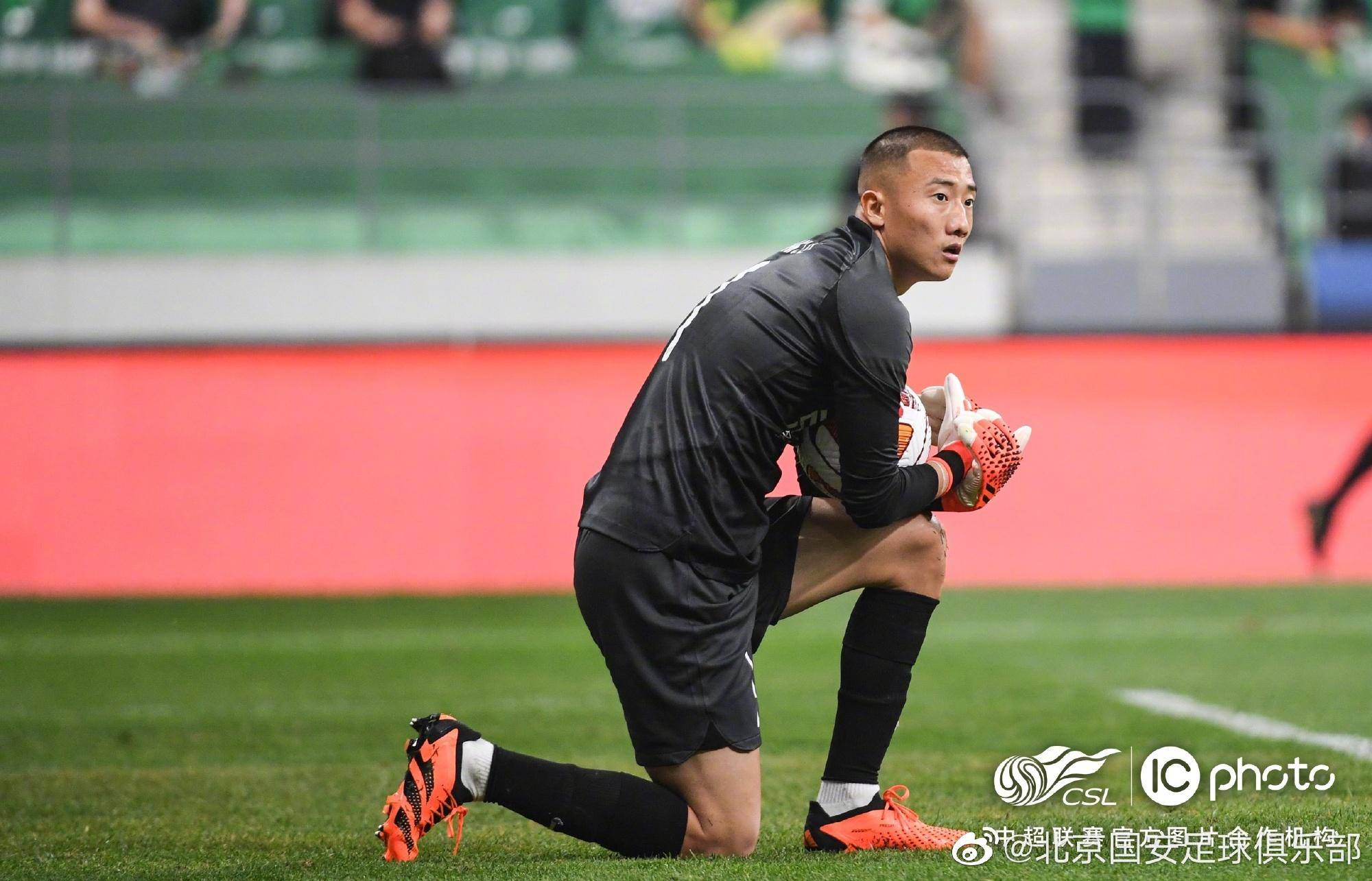 包含费耶诺德国际比赛日复出首秀;志在意甲名次提升;球迷炸锅;临场指挥获称赞的词条 包含费耶诺德国际比赛日复出首秀;志在意甲名次提升;球迷炸锅;临场指挥获称赞的词条